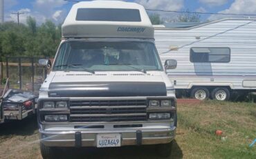 Coachmen-van-1994-white-8