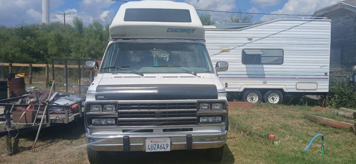 Coachmen-van-1994-white-8