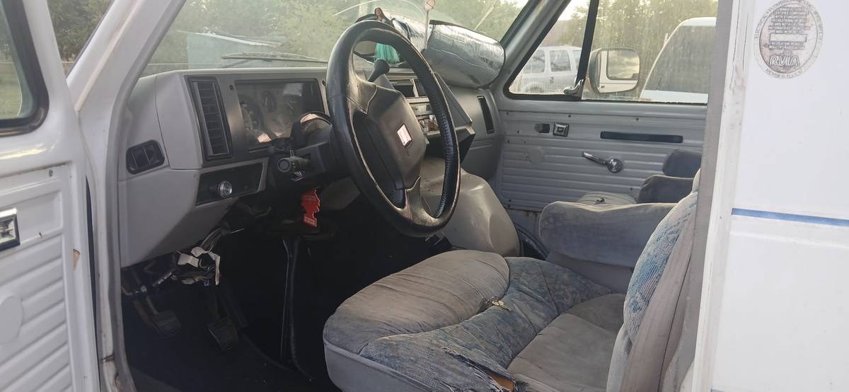 Coachmen-van-1994-white