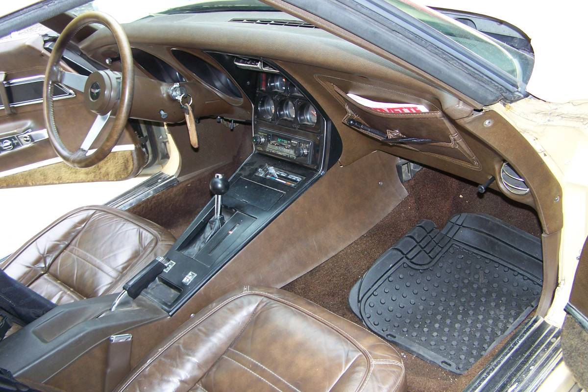Corvette-1977-custom-3