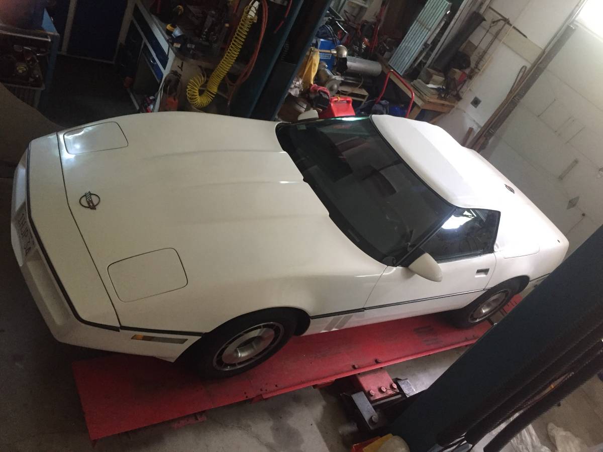 Corvette-1986-white-2