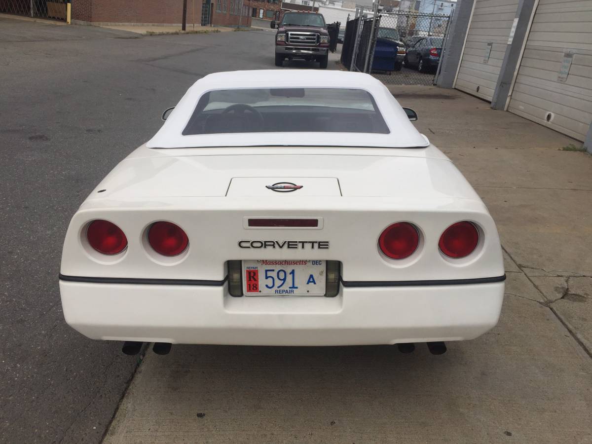 Corvette-1986-white-5