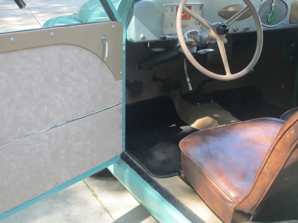 Crosley-Cd-1950-Sea-Green-Tan-2