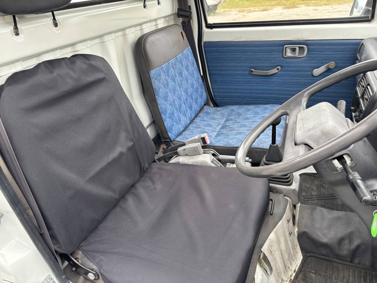 Daihatsu-hijet-1993-white-10