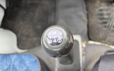 Daihatsu-hijet-1993-white-11