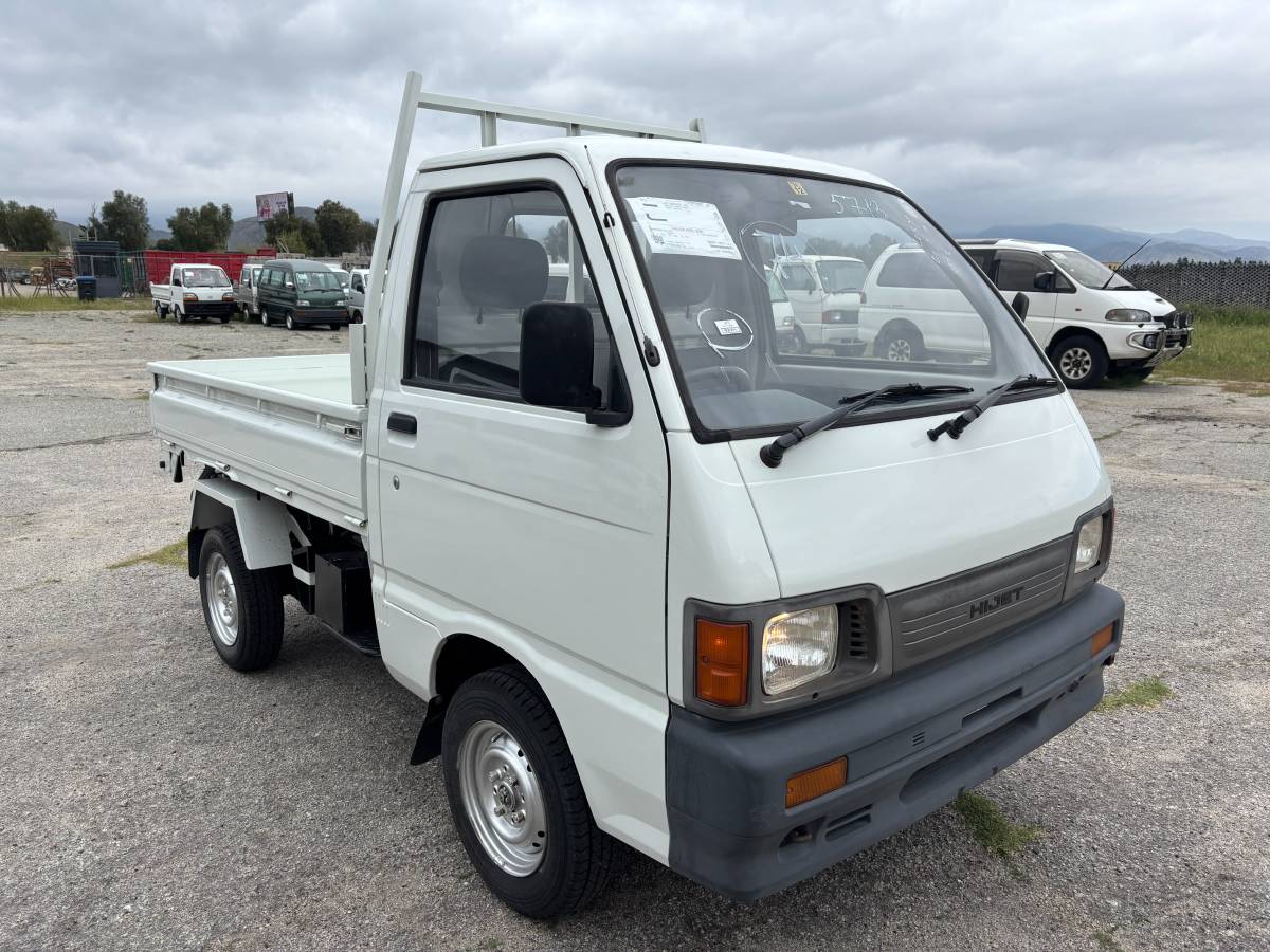 Daihatsu-hijet-1993-white-21