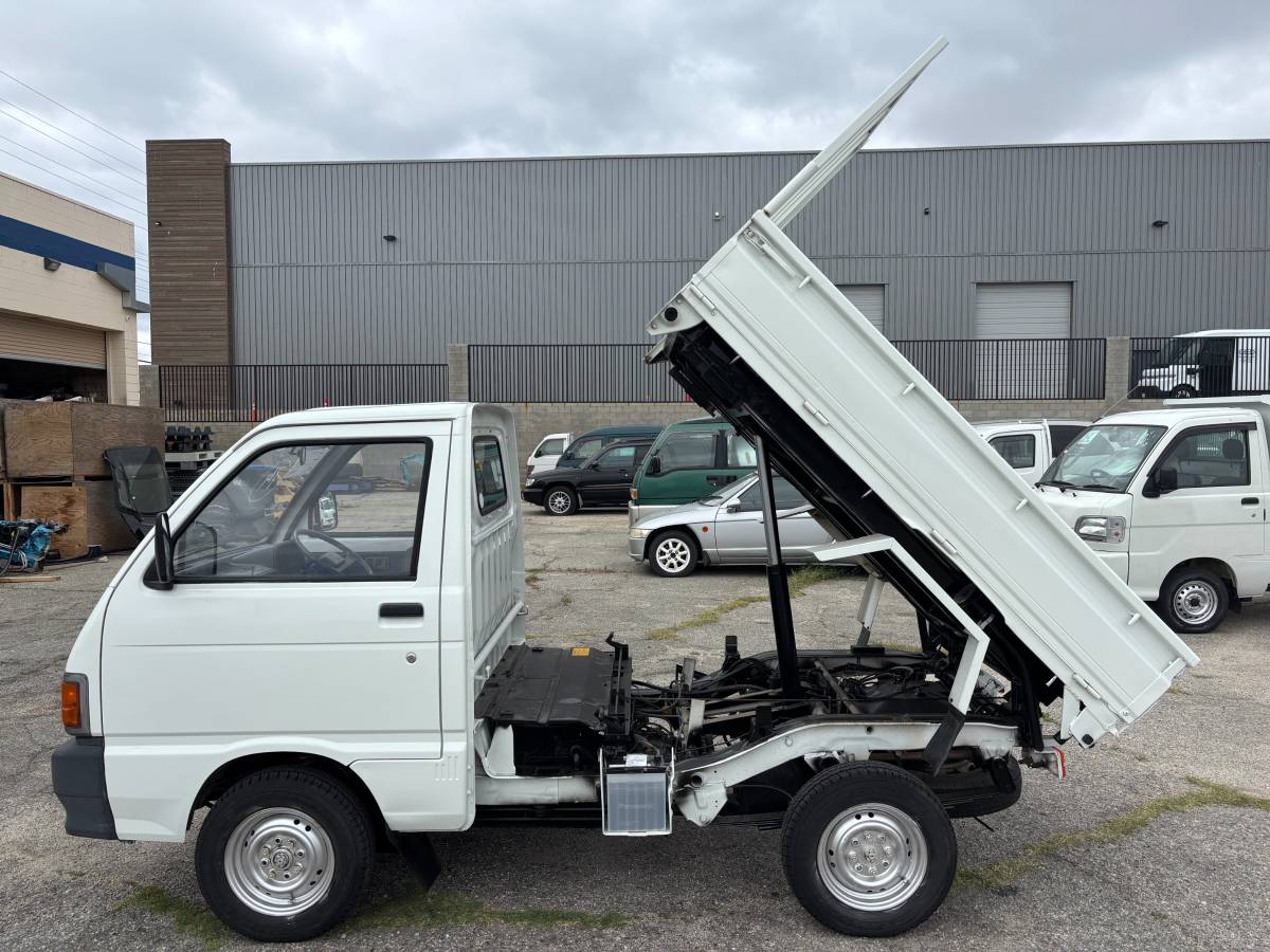 Daihatsu-hijet-1993-white-3