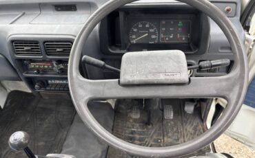 Daihatsu-hijet-1993-white-7
