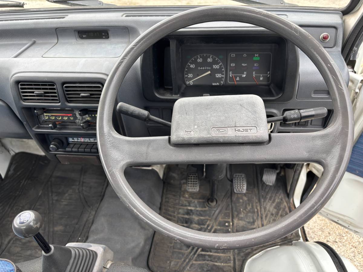 Daihatsu-hijet-1993-white-7