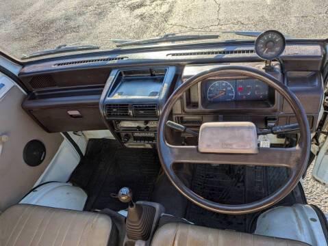 Daihatsu-hijet-dump-truck-1989-white-2