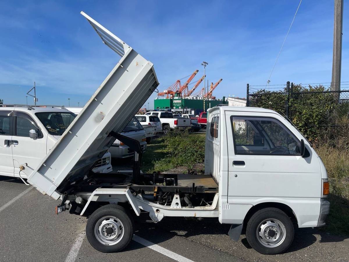 Daihatsu-hijet-dump-truck-1989-white