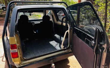 Daihatsu-rocky-1992-green-3