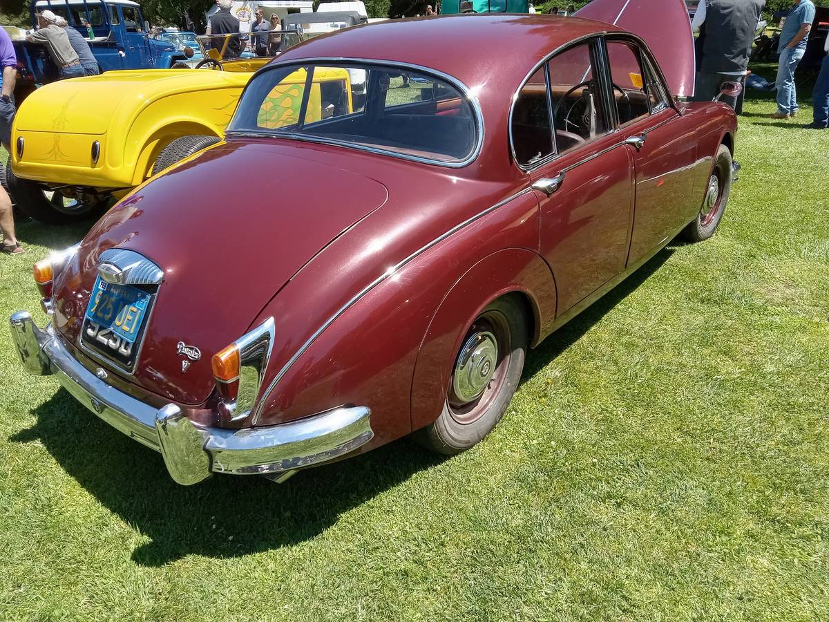 Daimler-2.5-v8-1966-3