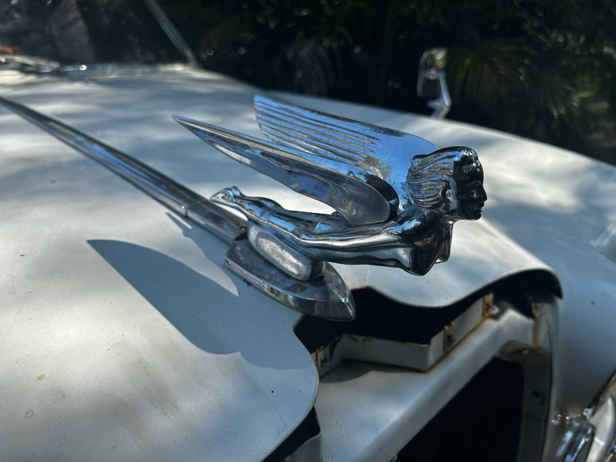 Daimler-ds-420-limo-1969-white-10
