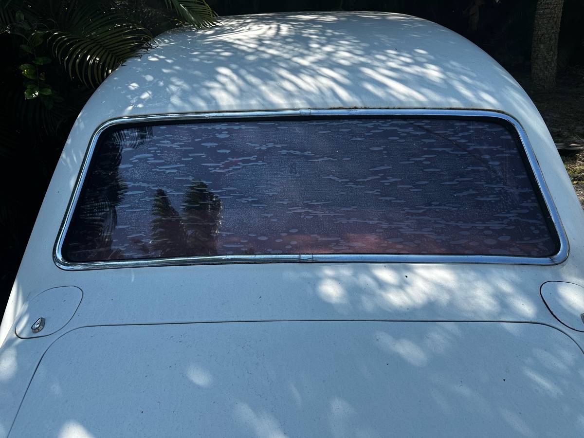 Daimler-ds-420-limo-1969-white-11