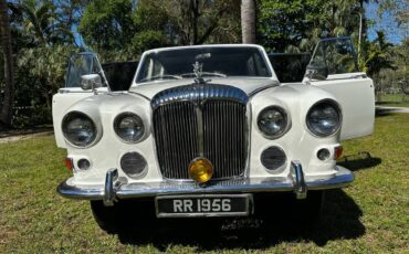 Daimler-ds-420-limo-1969-white-12