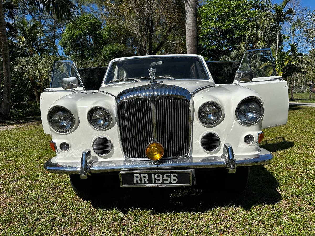 Daimler-ds-420-limo-1969-white-12