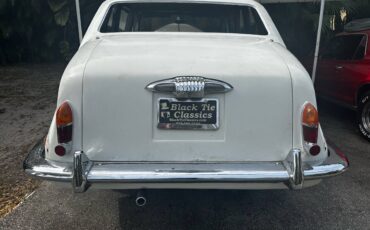 Daimler-ds-420-limo-1969-white-14