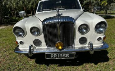 Daimler-ds-420-limo-1969-white-2