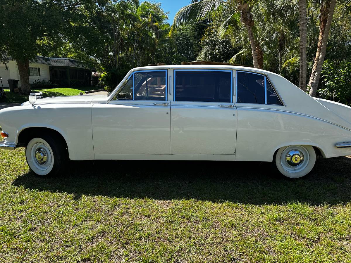 Daimler-ds-420-limo-1969-white-3