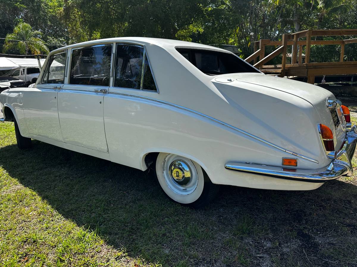 Daimler-ds-420-limo-1969-white-4