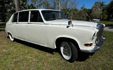 Daimler-ds-420-limo-1969-white-7