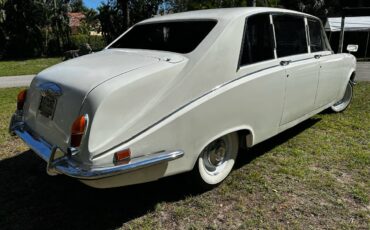 Daimler-ds-420-limo-1969-white-8