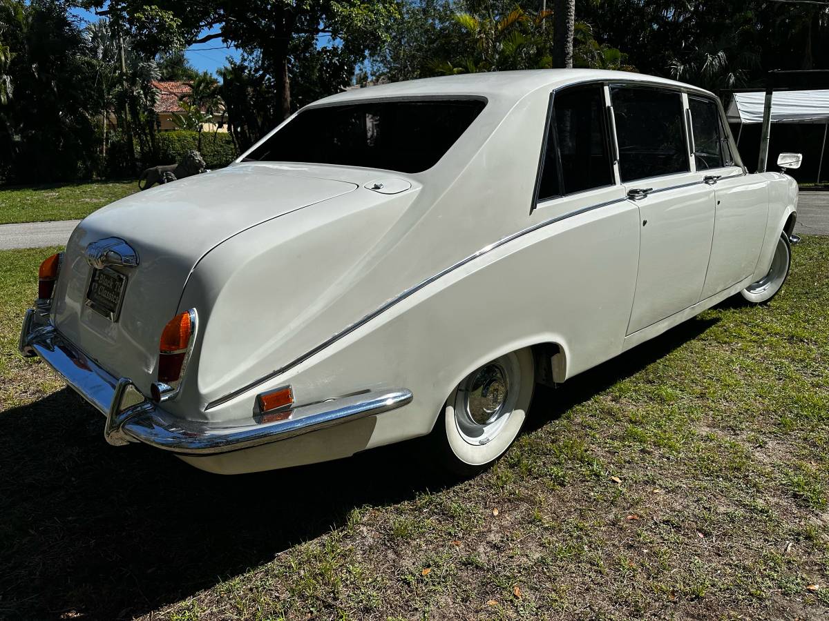 Daimler-ds-420-limo-1969-white-8