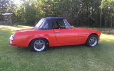 Datsun-1600-1968-Red-Black