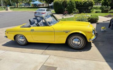 Datsun-1600-1969-Yellow-4