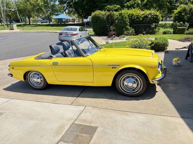 Datsun-1600-1969-Yellow-4