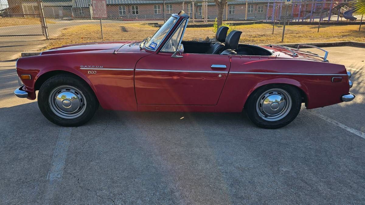 Datsun-1600-1970-red-1