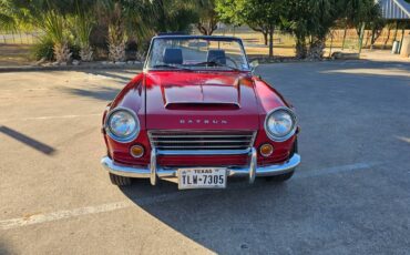Datsun-1600-1970-red-11