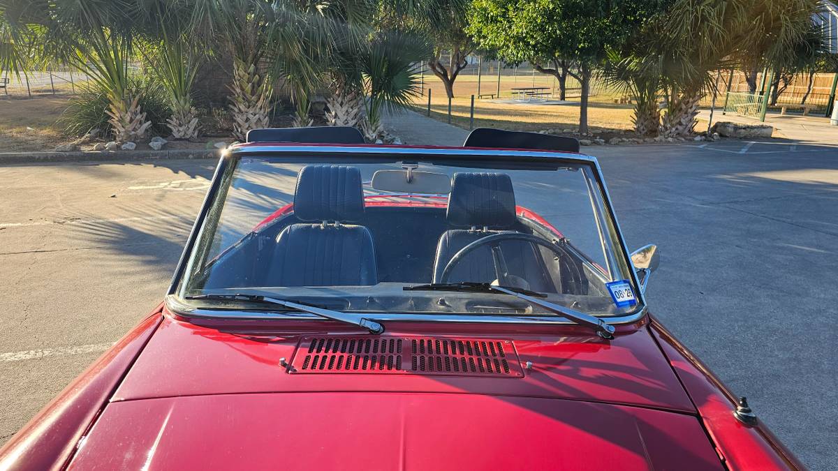 Datsun-1600-1970-red-13