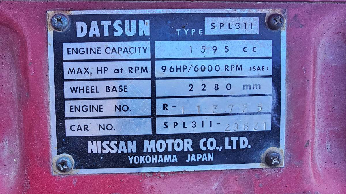 Datsun-1600-1970-red-18