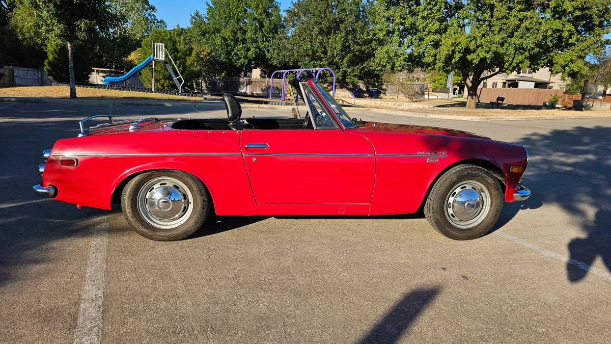 Datsun-1600-1970-red-2