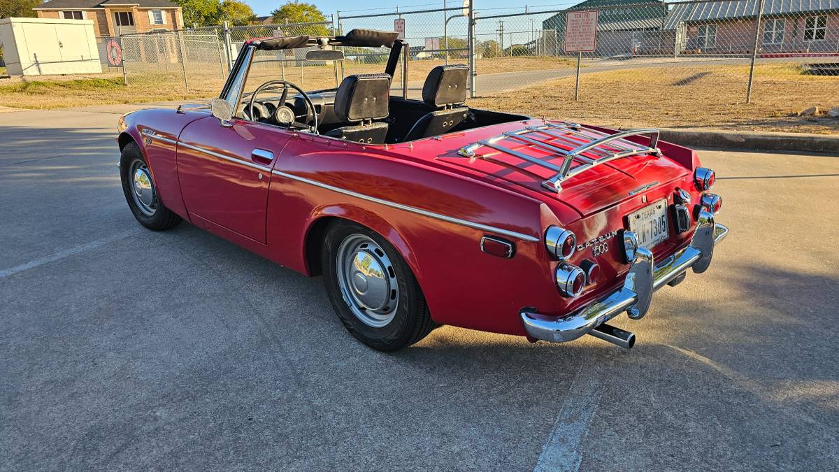 Datsun-1600-1970-red-6