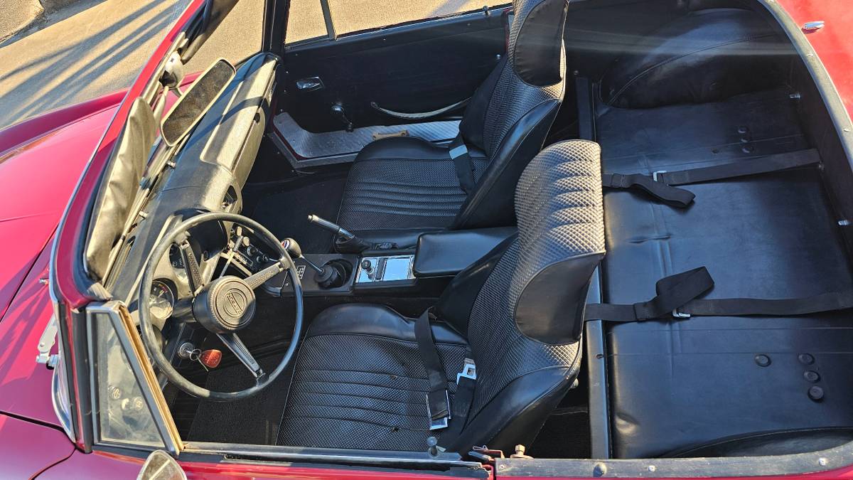 Datsun-1600-1970-red-7