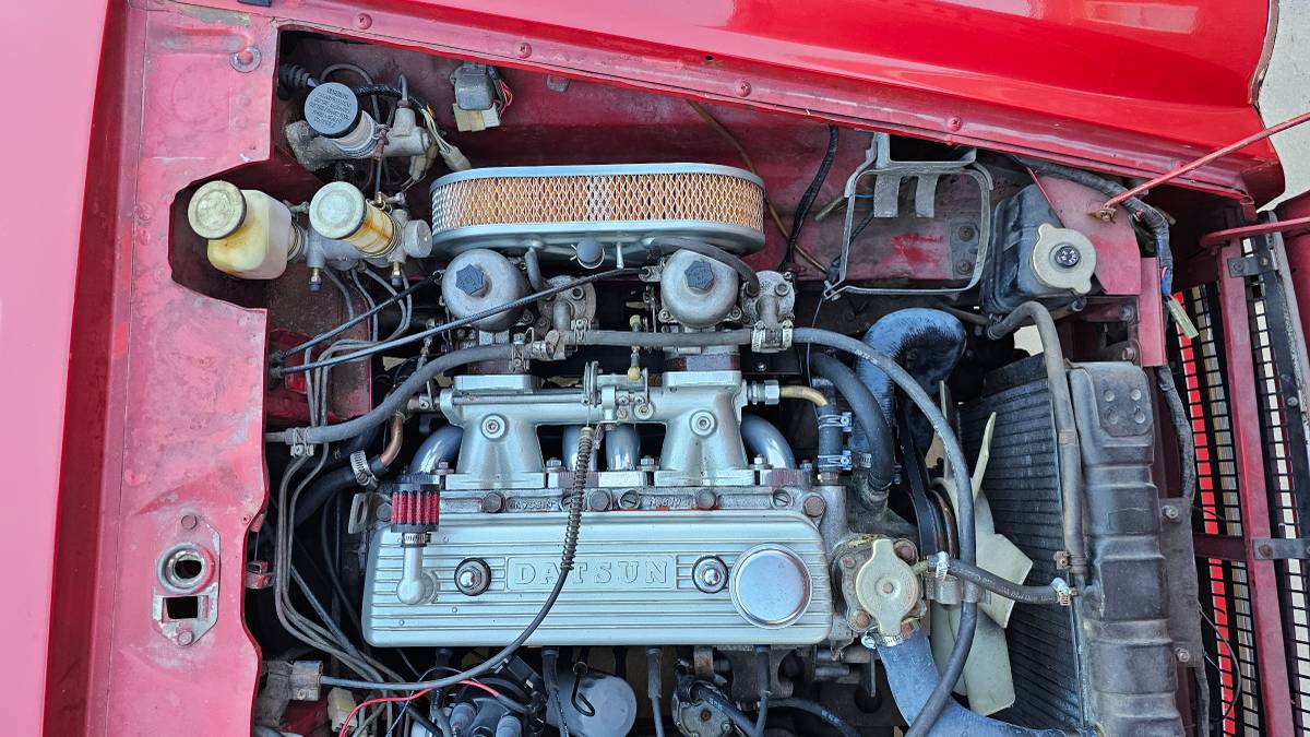 Datsun-1600-1970-red-9