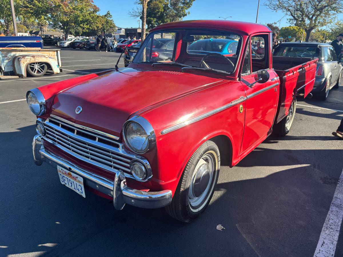 Datsun-1965-red-2