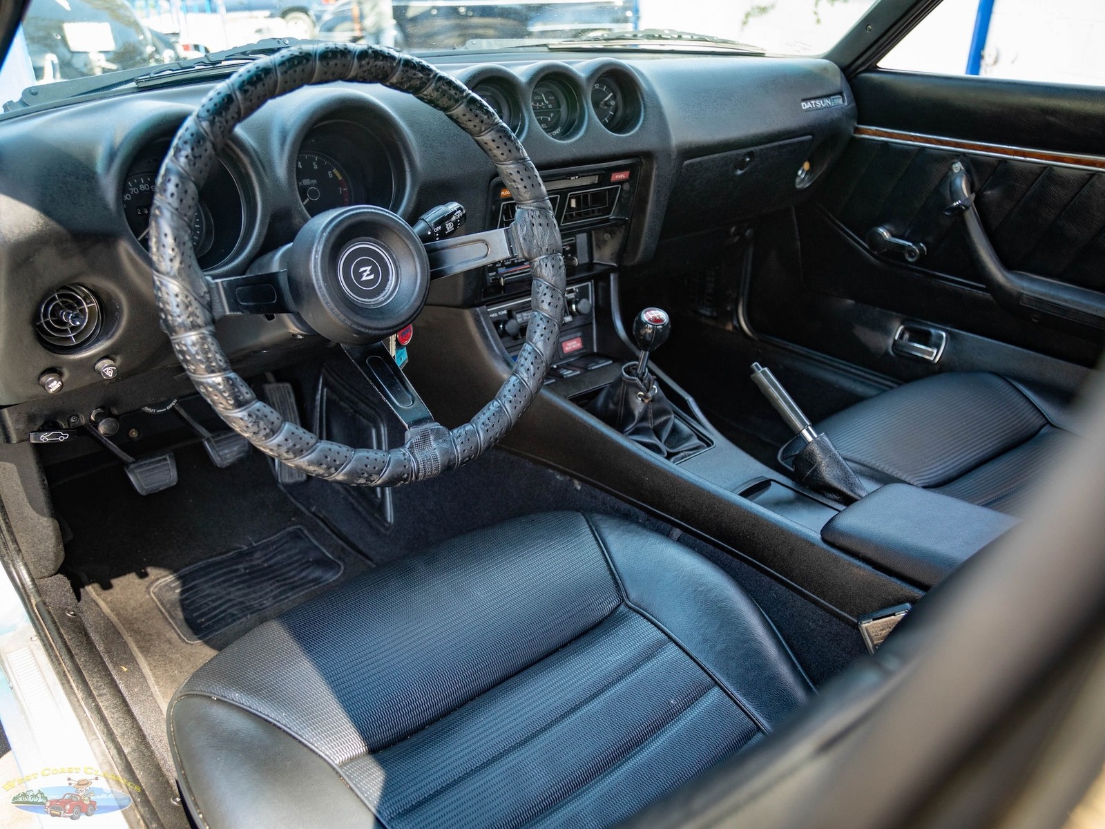 Datsun-280Z-5-spd-Coupe-1977-2-Door-Coupe-32