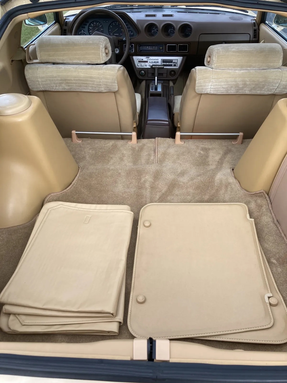 Datsun-280zx-1982-Cameo-Beige-Tan-1