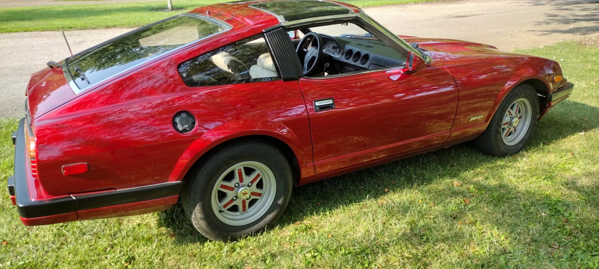Datsun-280zx-1983-Candy-Apple-Red-Grey-Leather-3