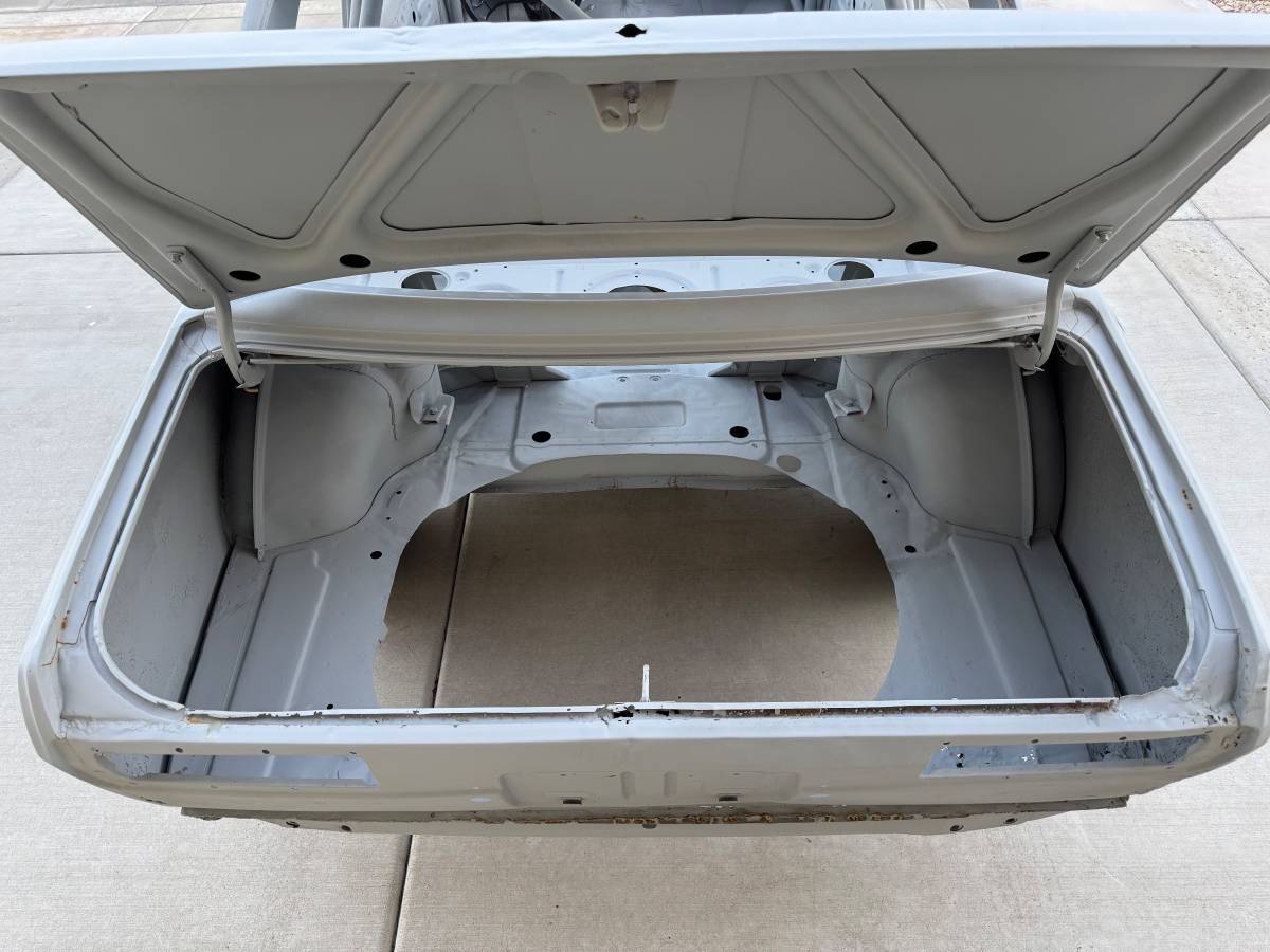Datsun-510-1969-grey-10
