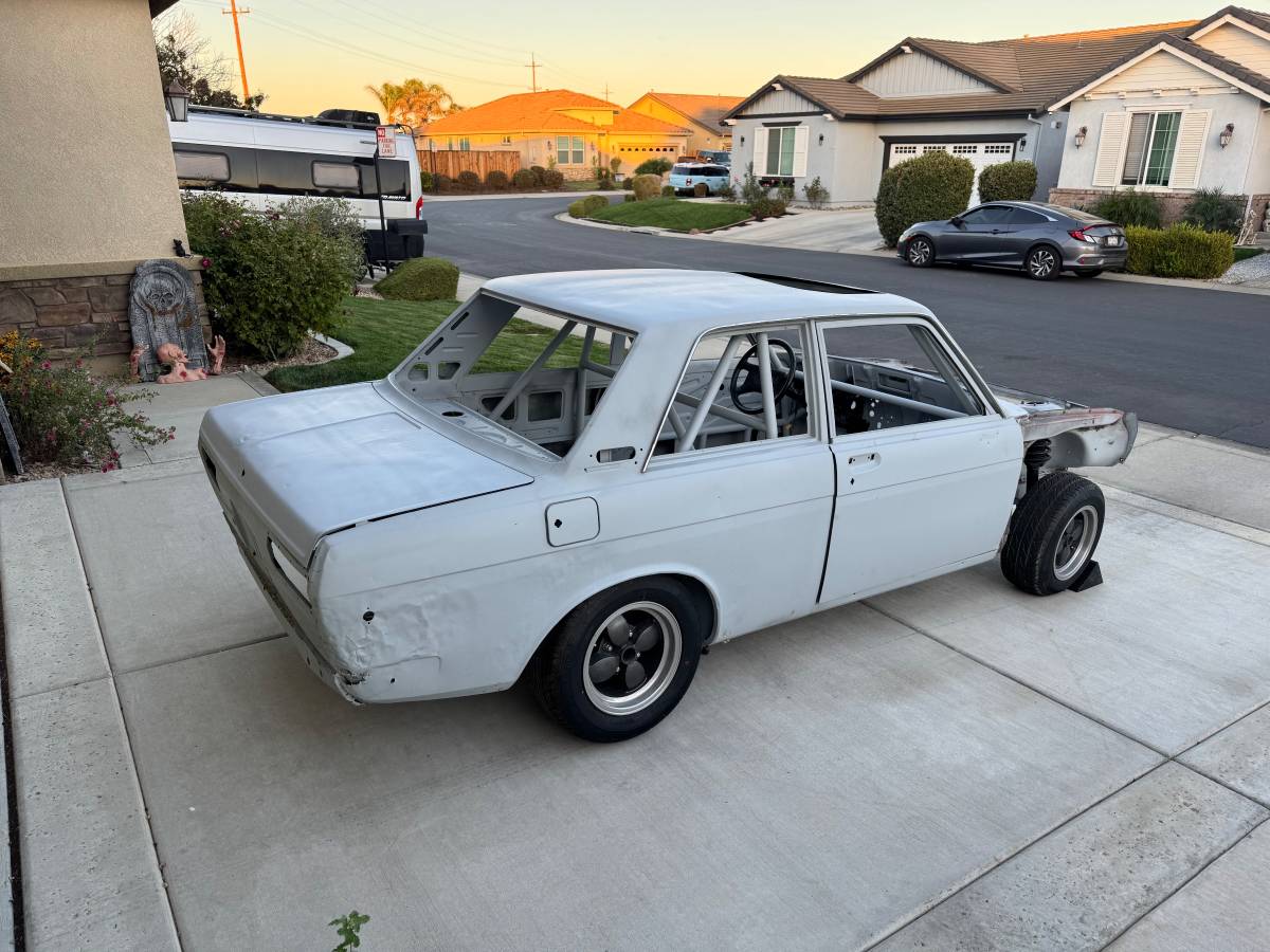 Datsun-510-1969-grey-5
