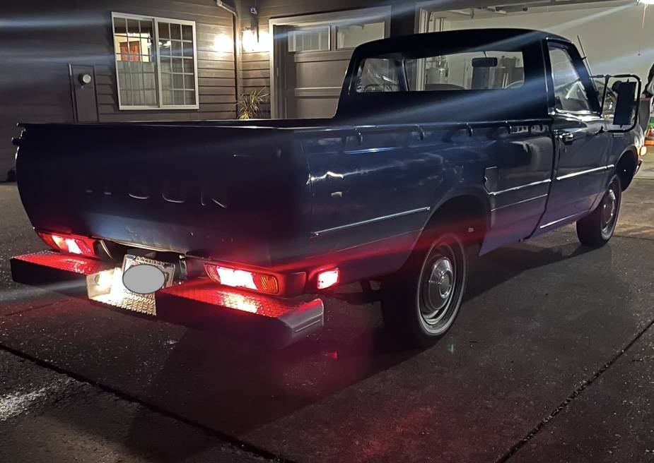 Datsun-620-1976-blue-10