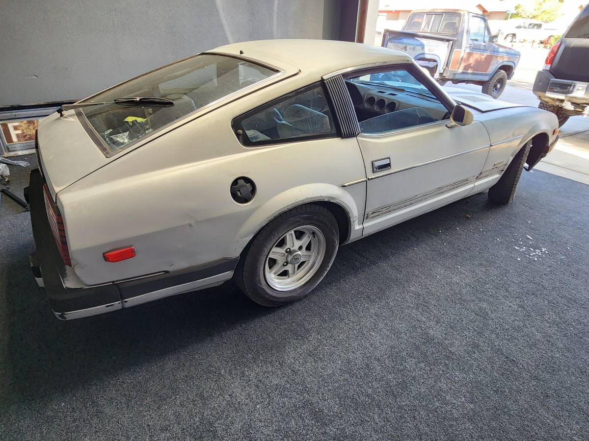 Datsun-nissan-280-zx-1982-grey-1