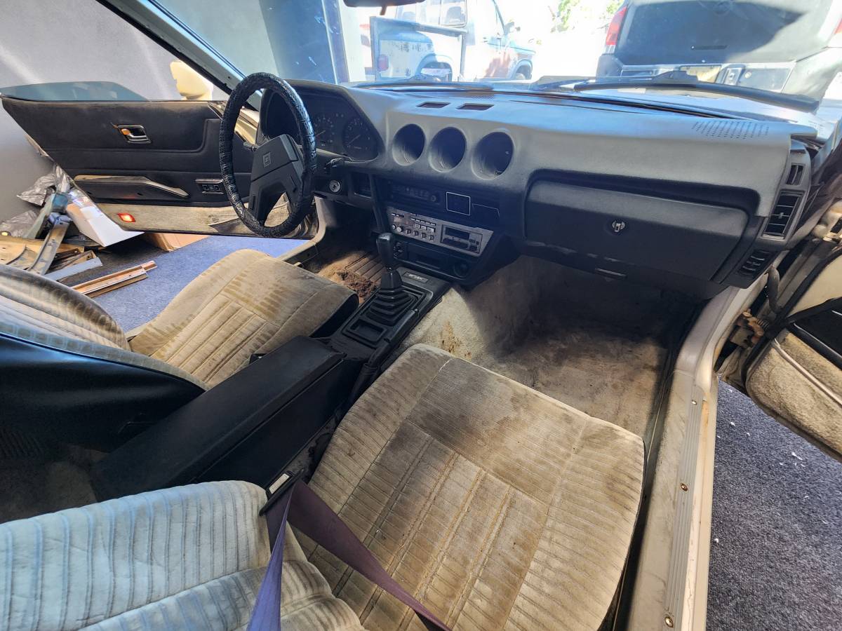 Datsun-nissan-280-zx-1982-grey-10
