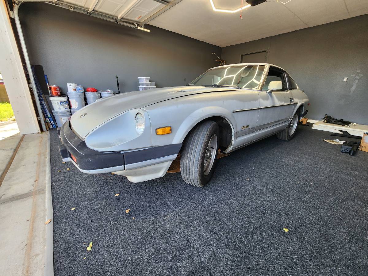 Datsun-nissan-280-zx-1982-grey-4