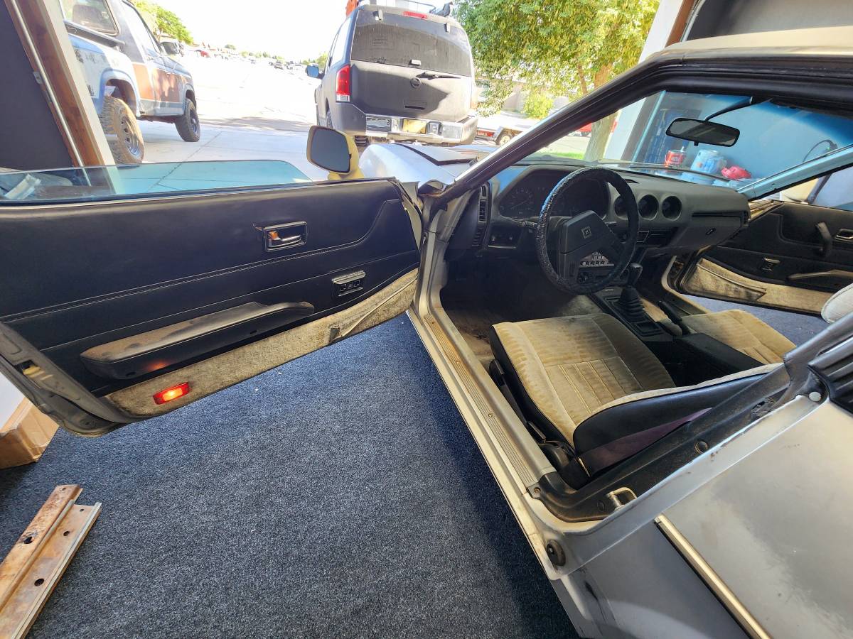 Datsun-nissan-280-zx-1982-grey-5